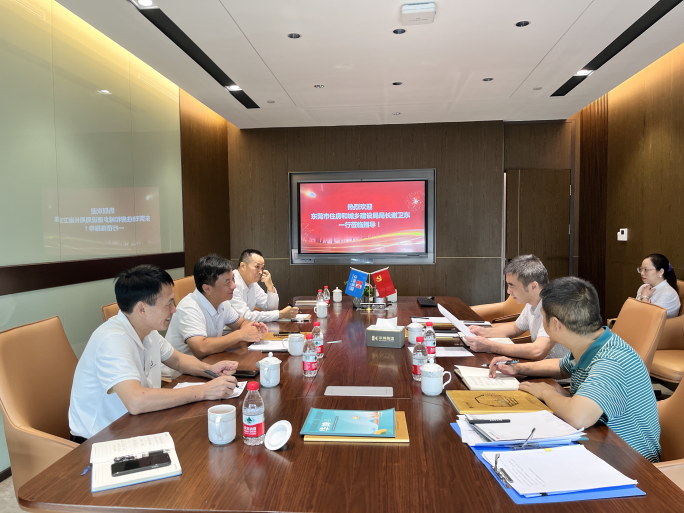 東莞市住建局局長謝衛東一行走訪華坤建設集團